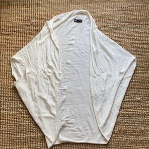 Cape sweater white can be worn as scarf-pickup